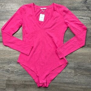 NWT Untyhots Women’s Bright Pink Long Sleeve V Neck Bodysuit, size medium